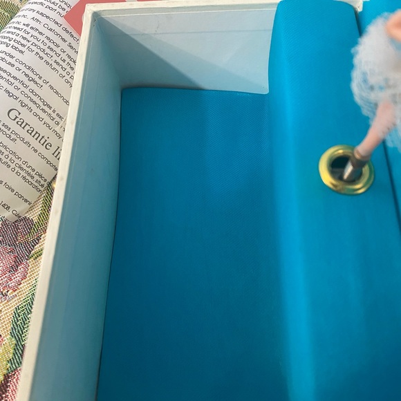 Vintage big eyed girl ballerina Jewelry Box with flowers & butterflies - Picture 11 of 13